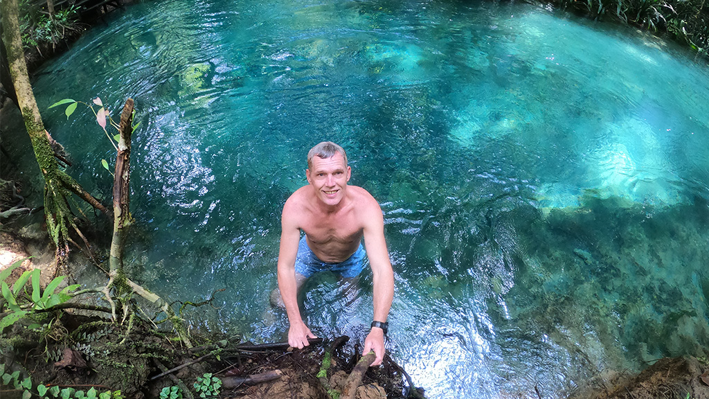 De natuur is geweldig in Indonesië: een duik in de Blue River in Papua.